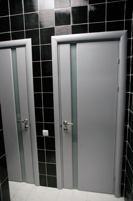 Какие двери лучше выбрать в ванную и туалет?